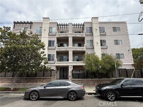 Building Photo - 1410 N Curson Ave