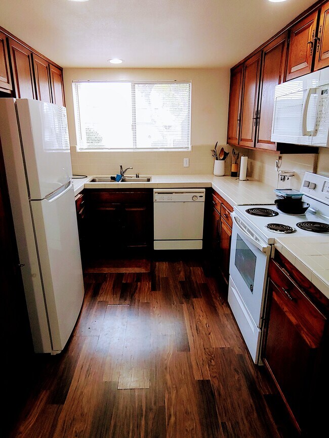 kitchen - 3153 Orleans E