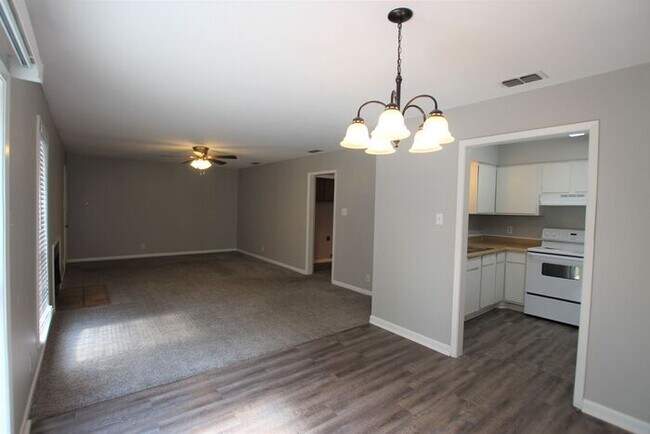 Foto del edificio - Coming Soon! 2 bed 2 bath Apartment in Sou...