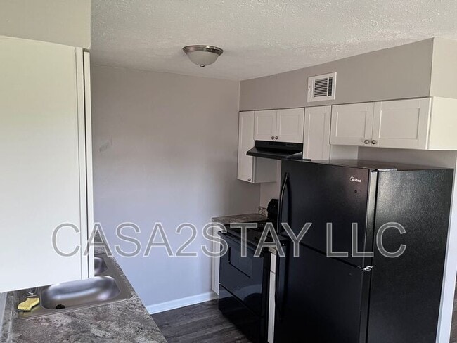 Photo - 4815 Saddlebrook Ln Apartment