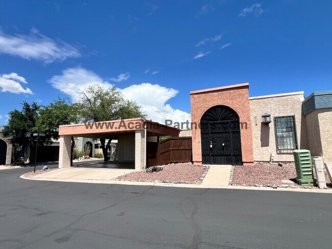 Foto del edificio - Charming 3-Bedroom, 2-Bath Townhome Near t...