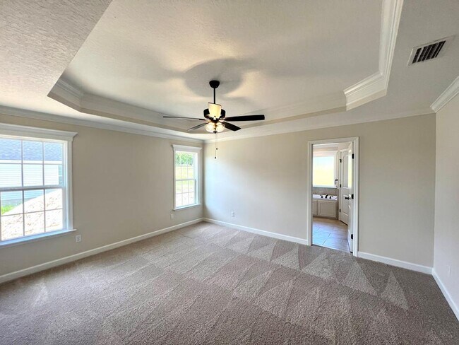 Foto del edificio - Elegant & Spacious 4-Bedroom Home in Hahira with Gourmet Kitchen, Private Backyard & Luxurious Ow...