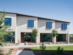 Building Photo - 6115 E Hollyhock St