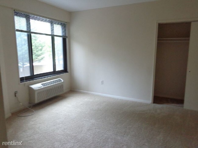 Building Photo - 1 br, 1 bath Condo - 846 N Madison St