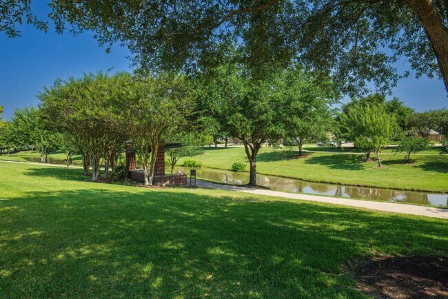 Foto del edificio - 17303 Quiet Shores Dr