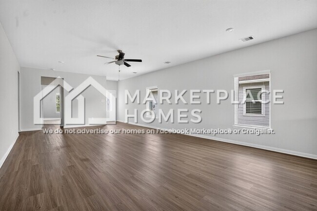 Foto del edificio - 15623 Plum Brk Dr