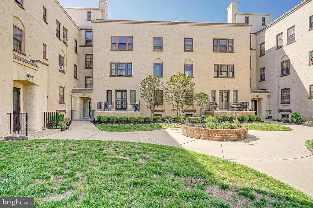 Foto principal - 210 E Maple Ave