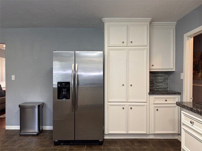 Foto del edificio - 3411 Linkwood Dr