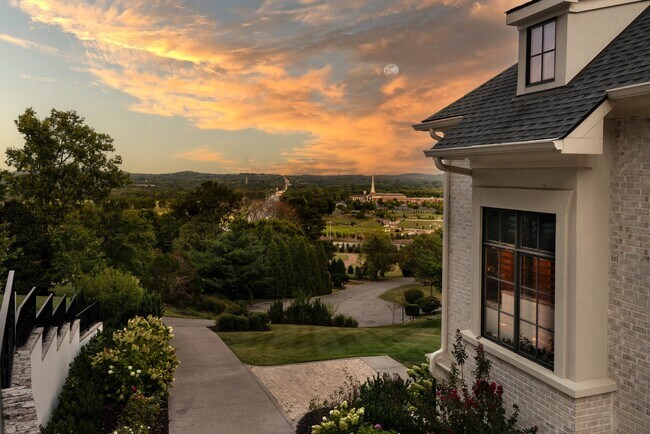 Foto del edificio - 5014 Mountview Pl