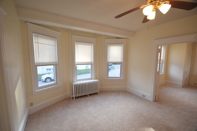 Living Room - 900 Grandview Ave