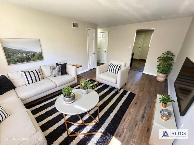 Foto del edificio - 3 bed 1 bath duplex in Clayton - $500 Off