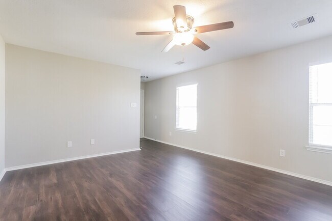 Foto del edificio - 20619 Tayman Oaks Dr