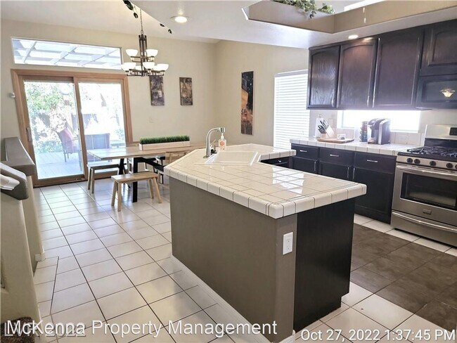Foto del edificio - 3 br, 2.5 bath House - 1676 Silver Falls Ave