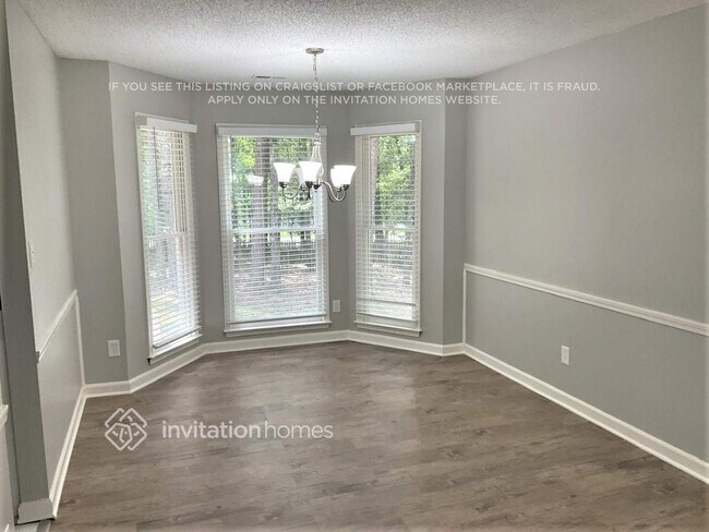 Foto del edificio - 330 Brooke Wood Dr