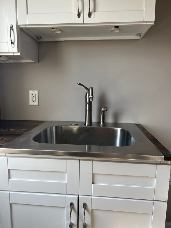 Building Photo - 441 New Dorwart St