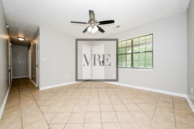 Building Photo - 125 Grove Creek Dr