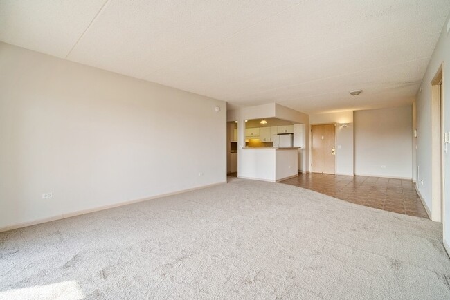Foto del edificio - 5555 N Cumberland Ave