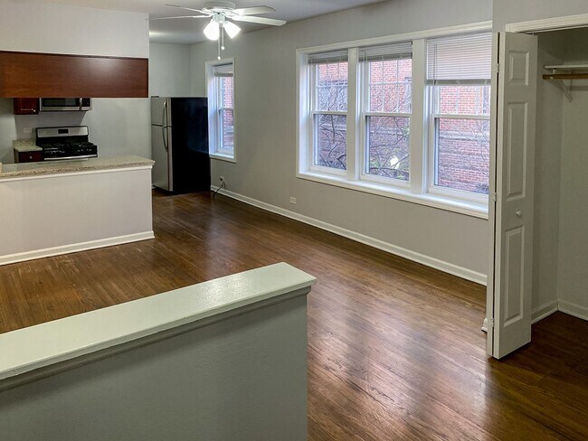 Foto del edificio - 3715 N Sheffield Ave