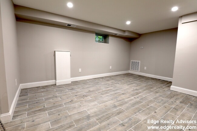 Building Photo - 39 Trapelo St