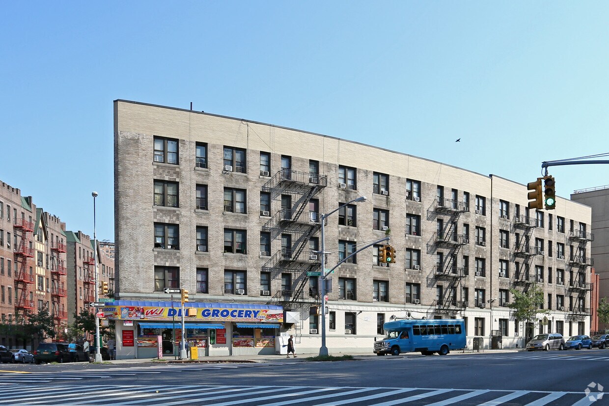 Primary Photo - 4648 Broadway