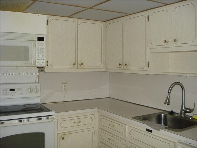 Foto del edificio - 1965 S Ocean Dr