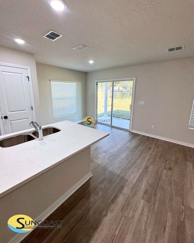 Foto del edificio - 23 Ryker Ln