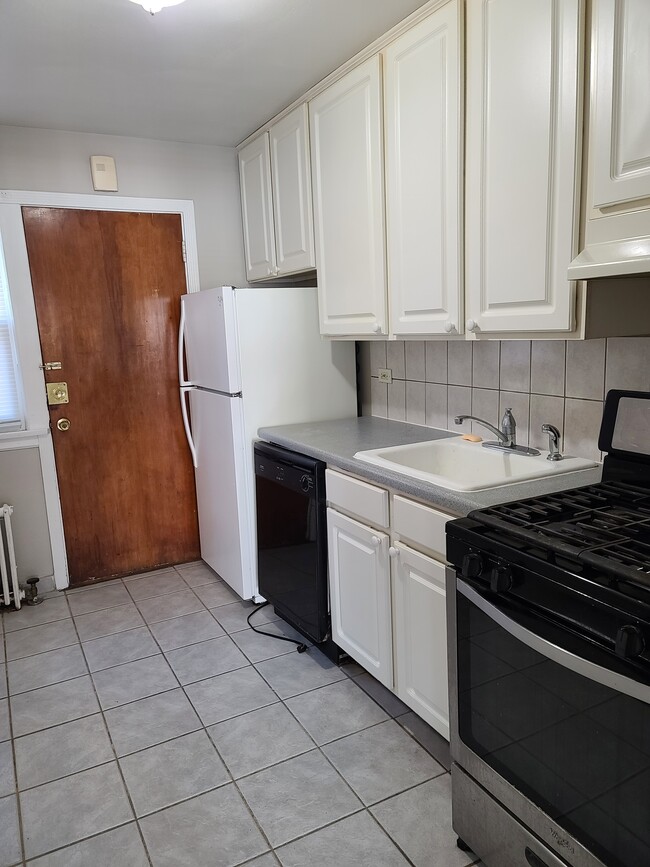 Foto del edificio - 422 Elmwood-1-R-1