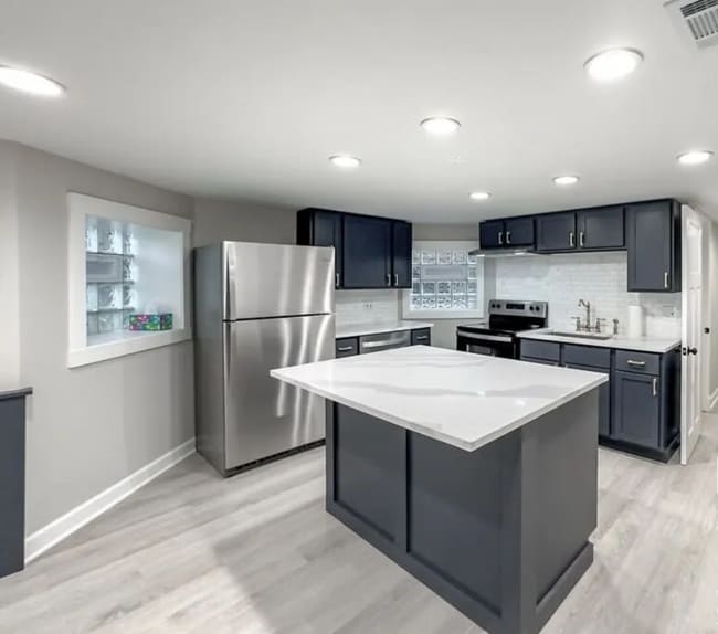 Foto del edificio - 1536 N Hamlin Ave