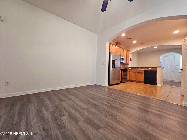 Foto del edificio - 6194 High Tide Blvd