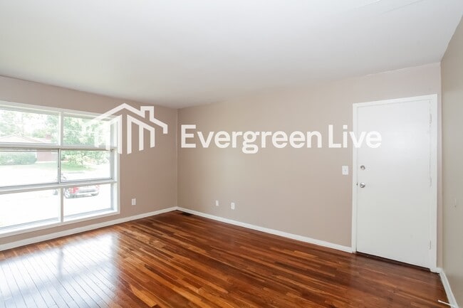 Foto del edificio - 651 Fairborn Rd