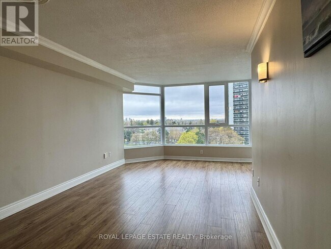 Photo du bâtiment - 807-3231 EGLINTON Ave