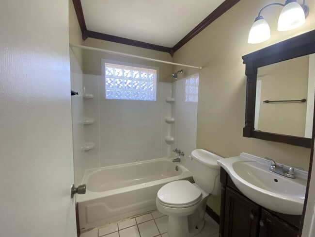 Building Photo - 2 Bedroom House - South Side