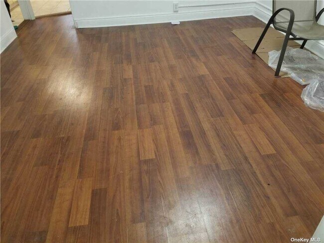 Foto del edificio - 53-11 Roosevelt Ave