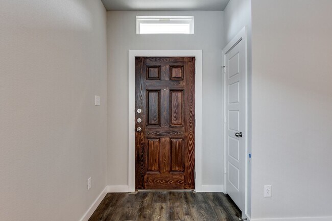 Building Photo - 705 Blackland dr