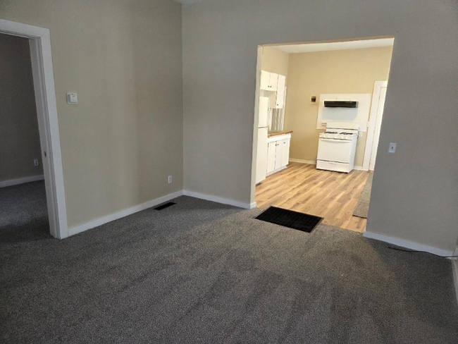 Building Photo - 923 N Mason St