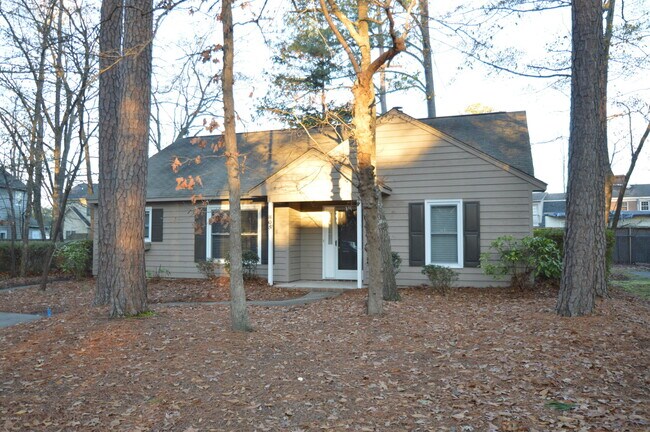 Building Photo - 805 Persimmon Pl