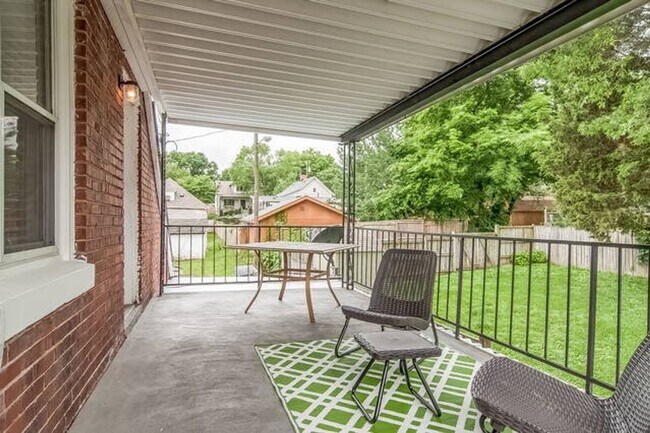 Building Photo - 1 bedroom in East Nashville. Minutes to 5 ...