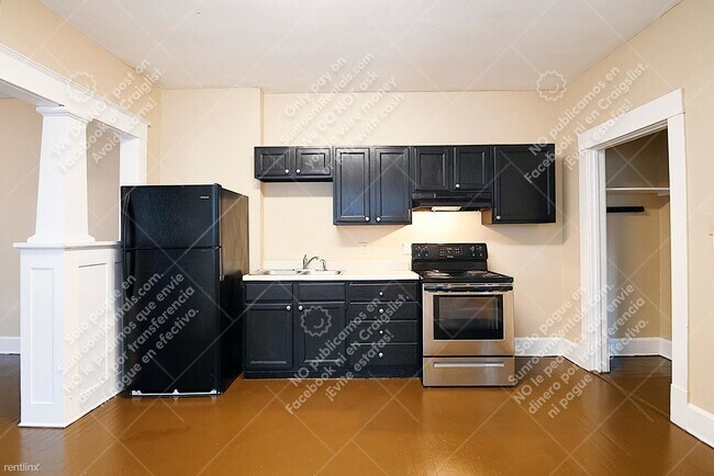 Building Photo - 3 br, 1 bath Duplex - 556 N Parker Ave