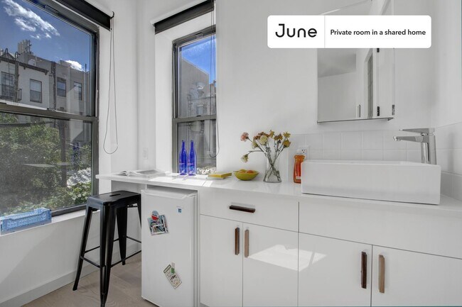 Foto del edificio - Room in Shared 3.0 bed/3 bath home