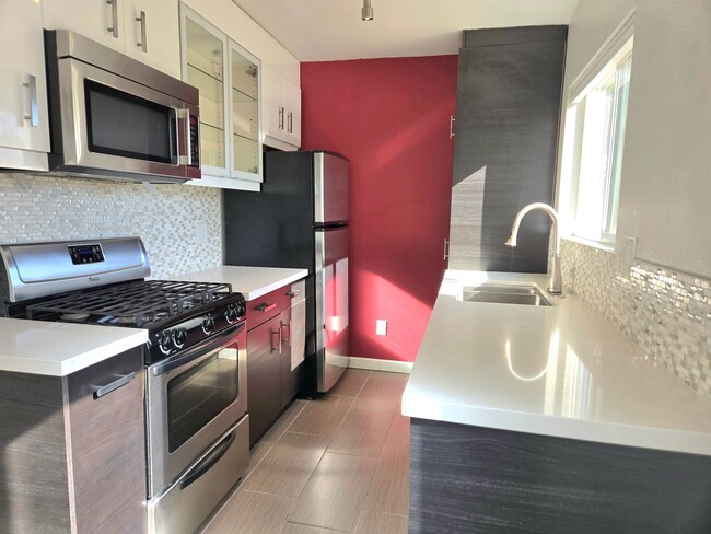 Foto del edificio - Newly Renovated Gorgeous 1 bedroom, 1 bath...