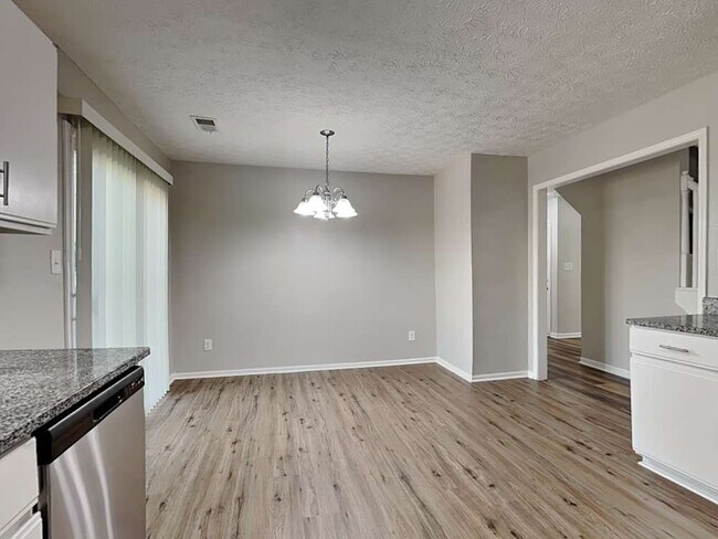 Foto del edificio - 1052 Autumn Crest Dr