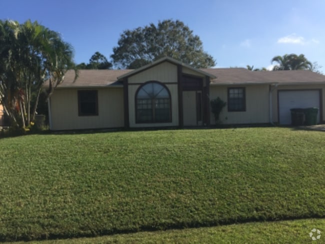 Building Photo - 1133 SW Hibiscus St