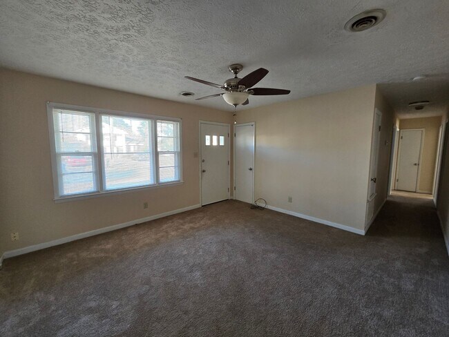 Foto del edificio - 6615 Keeler Dr