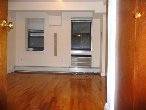 Primary Photo - 190 E 72nd St