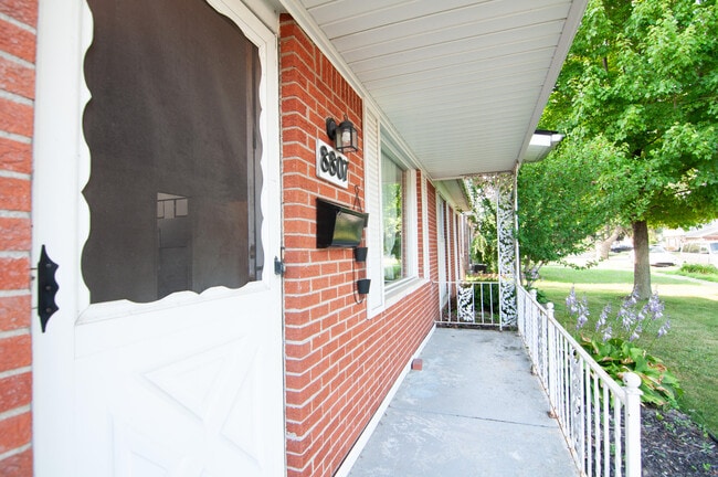 Building Photo - 8807 Tavistock Dr
