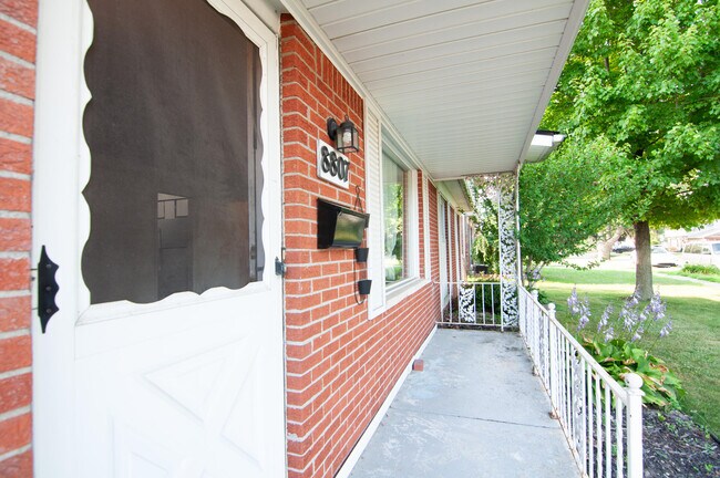 Foto del edificio - 8807 Tavistock Dr