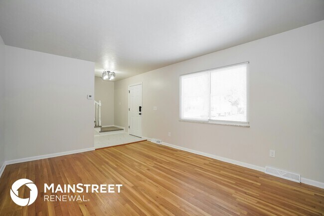 Foto del edificio - 3391 Compton Dr