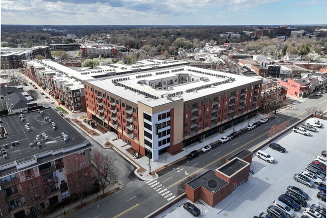 4to y Verde | Winston-Salem Carolina del Norte - 4th and Green