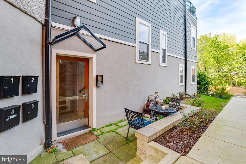 Primary Photo - 1821 Newton St NW