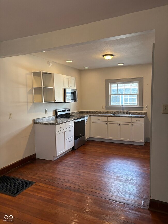 Building Photo - 823 Tecumseh St